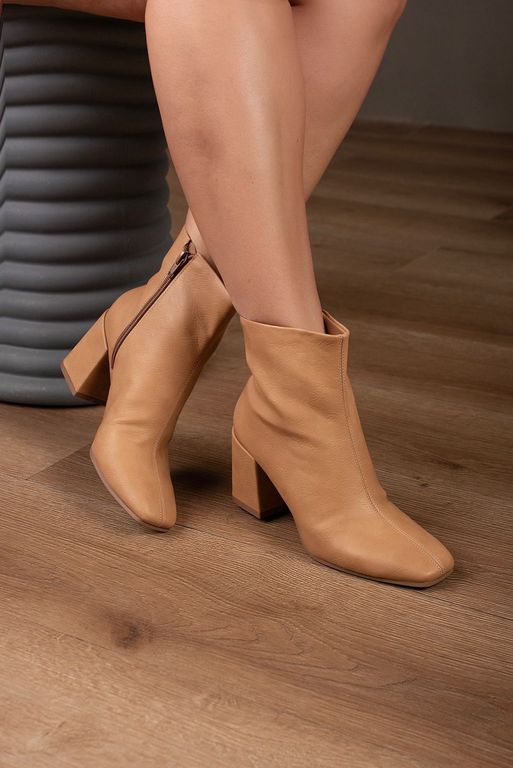 Bota Básica Zíper Lisa 7 cm_250- Caramelo