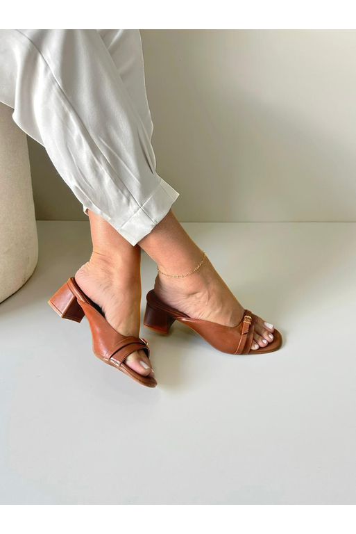 Tamanco Detalhe Fivela 5 cm_3363- Caramelo - Carolina Lins