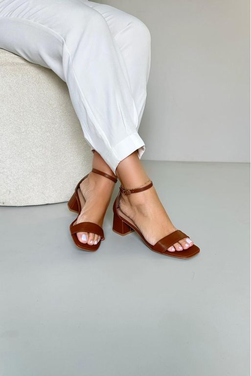 Sandália Básica Fechada Atrás 5 cm_3415- Marrom - Carolina Lins