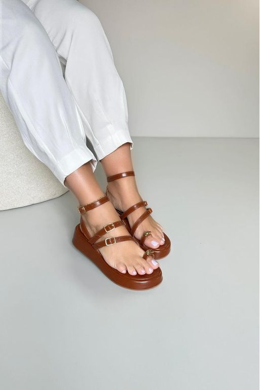 Sandália Papete 2 Fivelas Dedo_3419- Marrom - Carolina Lins