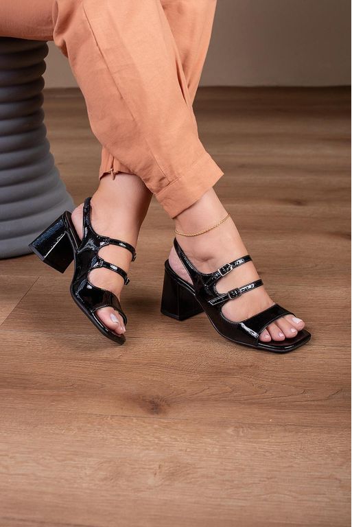 Sandália Fivelas Inspiração Arezzo 6 cm_342- Preto... - Carolina Lins