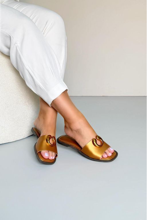 Sandália Rasteira Detalhe Gota_3450- Bronze - Carolina Lins