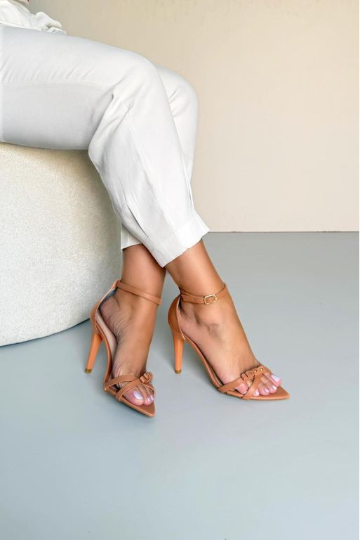 Sandália Bico Folha Laço Tacha 10 cm_3453- Caramel... - Carolina Lins