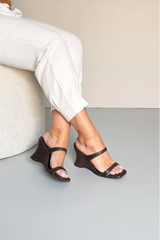 Tamanco 2 Tiras 9 cm_3457- Marrom - Carolina Lins