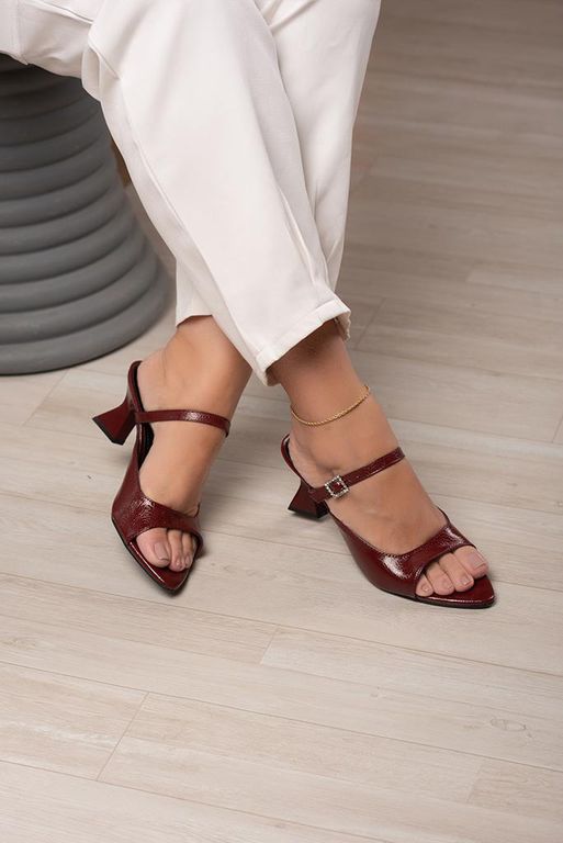 Sandália salto Taça Fivela Strass 8 cm_425- Marsala