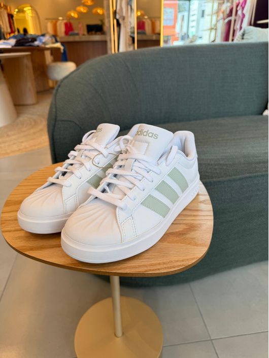Tênis Adidas Street Talk Branco e Verde JQ0702 - ... - CS BY KATI