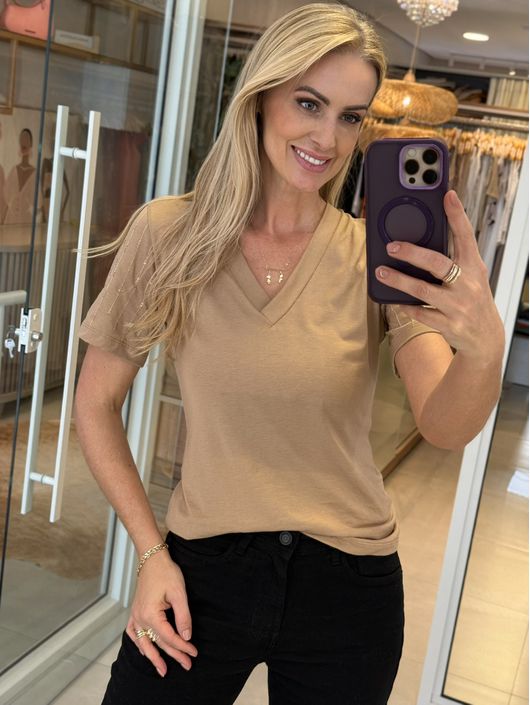 Blusa Lez a Lez Em Liocel Com Mangas Bordadas Bege... - CS BY KATI