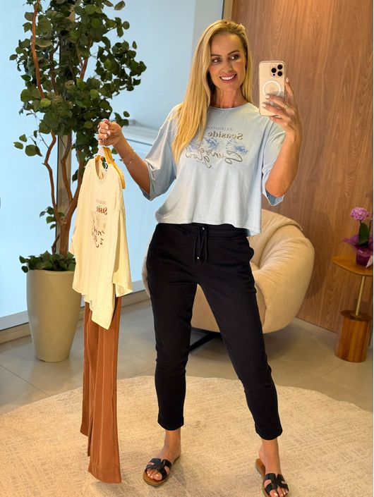 T-shirt Lez a Lez Manga Curta Estampada Azul Claro... - CS BY KATI