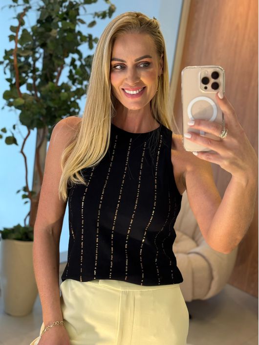 Regata Lez a Lez Bordada Em Malha Canelada Preto 2... - CS BY KATI