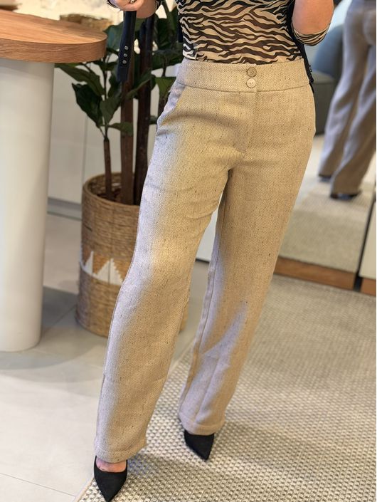Calça Maria Valentina Reta Alta Bege 1802 - K09889... - CS BY KATI