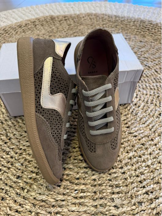 Tênis CS Shoes Em Couro Fendi Com Detalhe Em Doura... - CS BY KATI