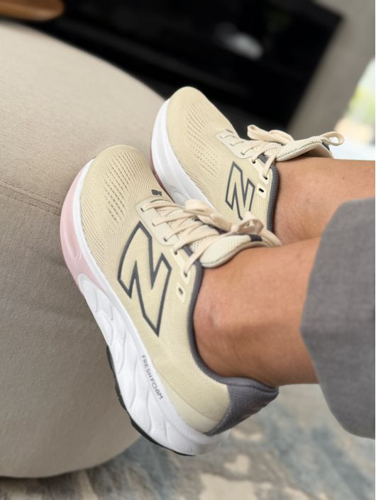 Tênis New Balance Fresh Foam Bege/Grafite 1302 - K... - CS BY KATI