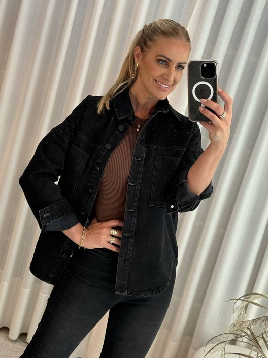 Camisa Jeans Lez a Lez Com Bolsos E Aplicações De ... - CS BY KATI