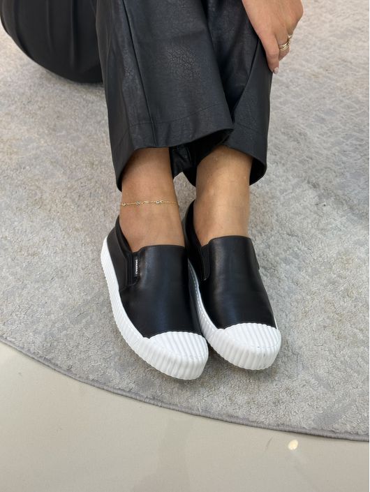 Tênis Kicks Slip On Couro Preto - K344003C - CS BY KATI