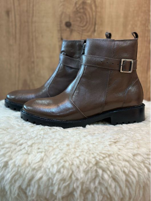 Bota De Couro CS Shoes Com Salto E Fivela Marrom -... - CS BY KATI