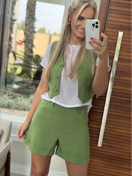 Shorts Alfaiataria Cintura Alta com Martingale Ver... - CS BY KATI
