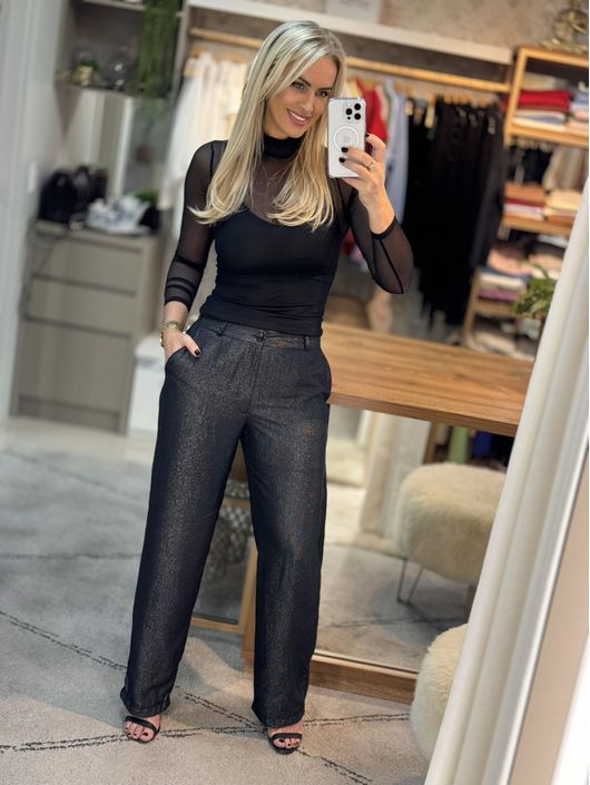 Calça Reta Alfaiataria em Tecido Lurex Preto - K9... - CS BY KATI