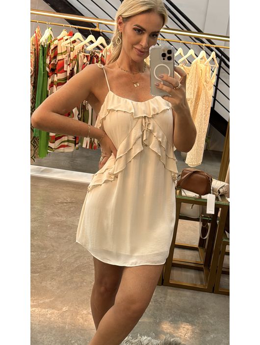 Vestido Morena Rosa Curto Decote V Com Babado Bege... - CS BY KATI