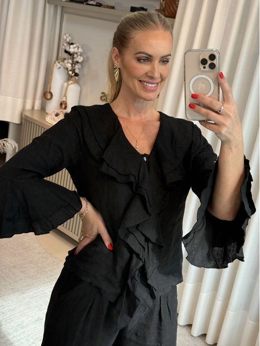 Blusa Com Babados 100% Linho Italiano Preto - K131... - CS BY KATI