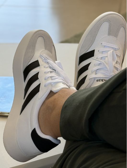Tênis Adidas Barreda Preto e Branco 1009 - K123321... - CS BY KATI