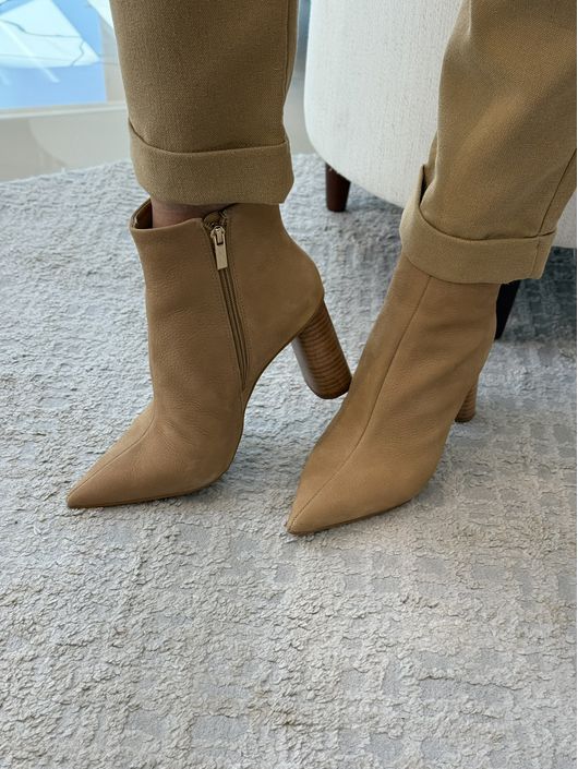 Bota Salto Oval Alto Couro Nobuck Tofee 0207 - K50... - CS BY KATI