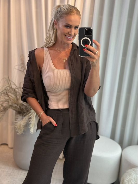 Camisa Lisa Em Linho 100% Italiano Marrom Café - K... - CS BY KATI