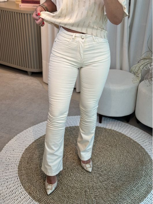 Calça Sarja Boot Cut com Cintura Alta Creme - K000... - CS BY KATI