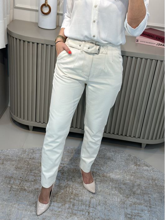 Calça Sarja Carrot Com Detalhe Cós Off White - K7... - CS BY KATI