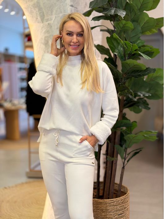 Blusa Biamar Alongada Com Pele Fake E Gola Média O... - KATI MODAS