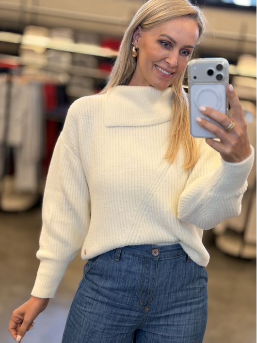 Blusa Biamar Em Fio Pluma Com Gola Assimétrica Off... - KATI MODAS