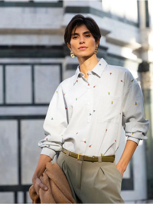 Camisa Biamar Bordada Com Fendas Laterais Verde 13... - KATI MODAS