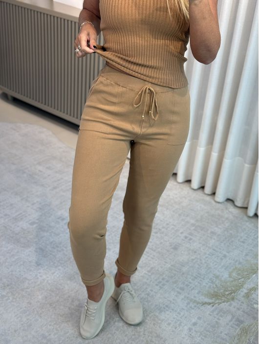 Calça De Tricô Com Barra Italiana Caramelo - K0156... - KATI MODAS