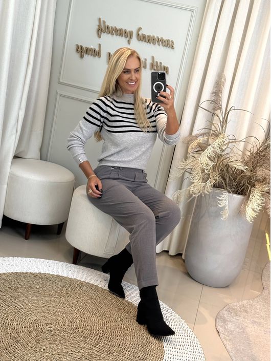 Blusa Biamar Listrada Com Gola Média Cinza - K1184... - KATI MODAS