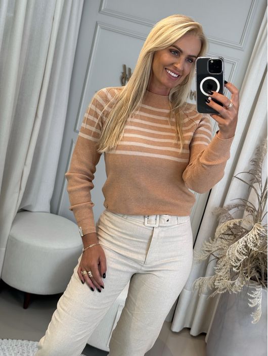 Blusa Biamar Listrada Com Gola Média Caramelo - K1... - KATI MODAS