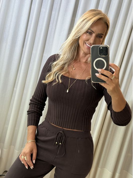 Blusa Canelada Com Decote Quadrado Marrom - K01904... - KATI MODAS