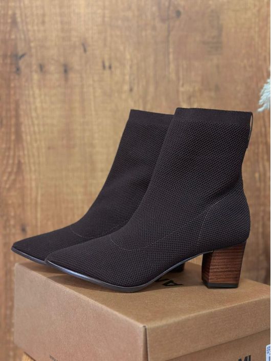 Bota De Tricô Com Bico Fino Marrom - K29018AM - KATI MODAS