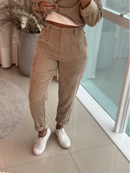 Calça Biamar De Veludo Com Barra Italiana Bege Méd... - KATI MODAS