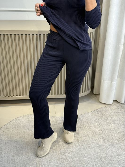 Calça Biamar Canelada Com Fenda Na Barra E Elástic... - KATI MODAS