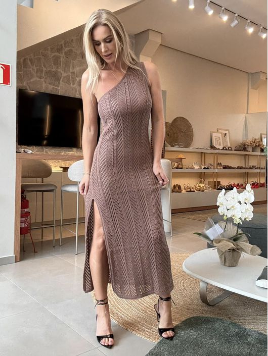 Vestido Le Bongã Tricô Longo De Um Ombro Só Vazado... - KATI MODAS