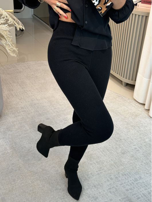 Calça Fuso Canelada Preto - K046667AM - KATI MODAS