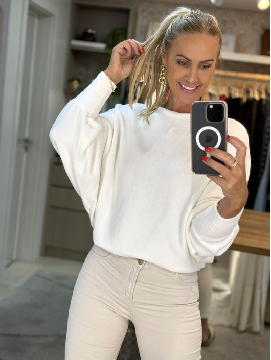 Blusa Biamar De Fio Pluma Com Manga Morcego Off Wh... - KATI MODAS
