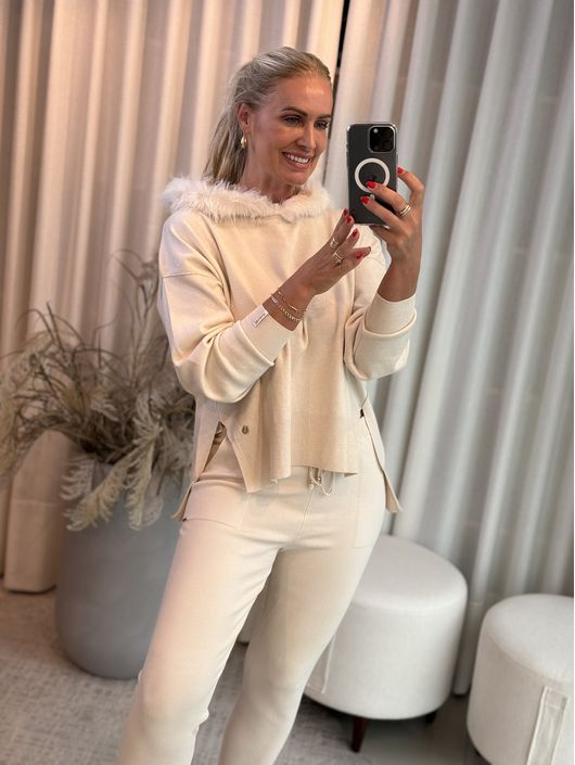 Blusa Com Pele No Capuz Bege - K11654B - KATI MODAS