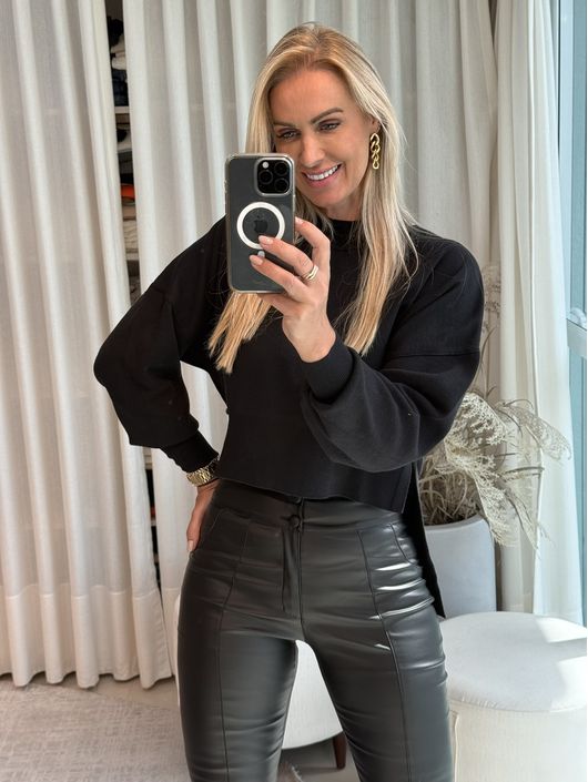 Blusa Abenção Mullet Com Gola Média Preto - K11749... - KATI MODAS