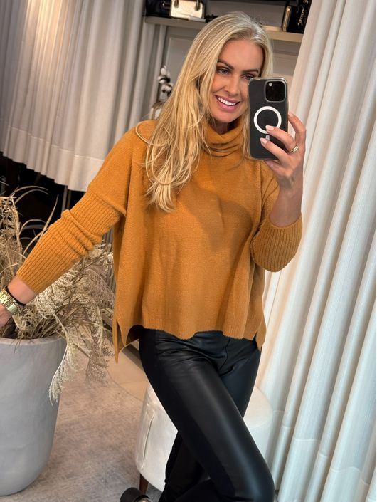 Blusa Biamar De Fio Pluma Com Gola Boba Caramelo -... - KATI MODAS