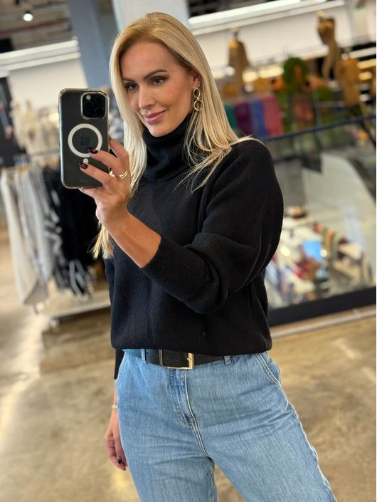 Blusa Biamar em Fio Pluma com Gola Boba Preto - K1... - KATI MODAS