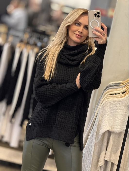 Blusa Biamar Alonagada Com Gola Removível Preto 02... - KATI MODAS