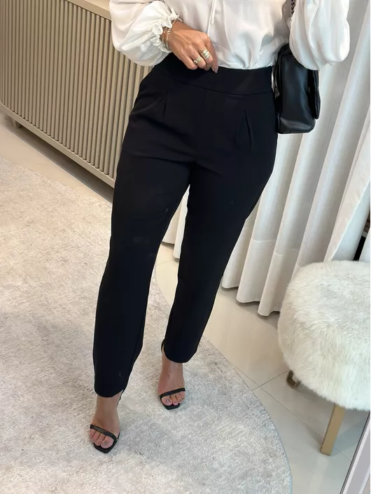 Calça Anna Karenina De Alfaiataria Com Bolso Preto... - KATI MODAS