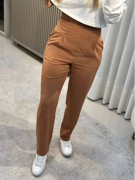 Calça Anna Karenina De Alfaiataria Com Bolso Terra... - KATI MODAS