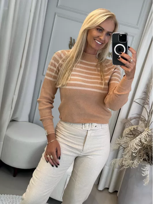 Blusa Biamar Listrada Com Gola Média Caramelo - K1... - KATI MODAS
