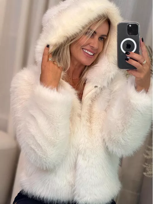 Casaco Biamar De Pele Com Capuz Off White - K5103... - KATI MODAS